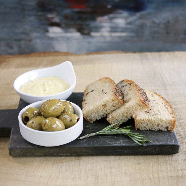 Focaccia oliven aioli