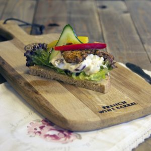 Marinert og stekt kalkunfilet med waldorfsalat