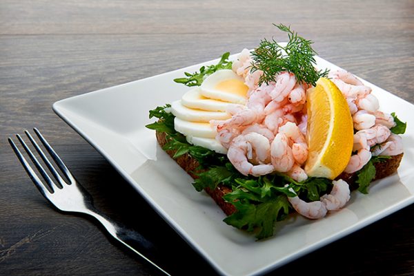 Smørbrød med egg og reker