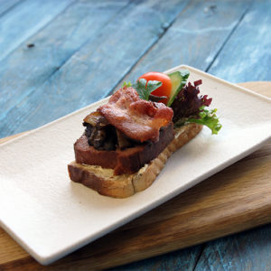 Snitter med leverpostei og bacon