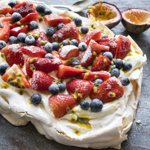 Pavlova med friske bær